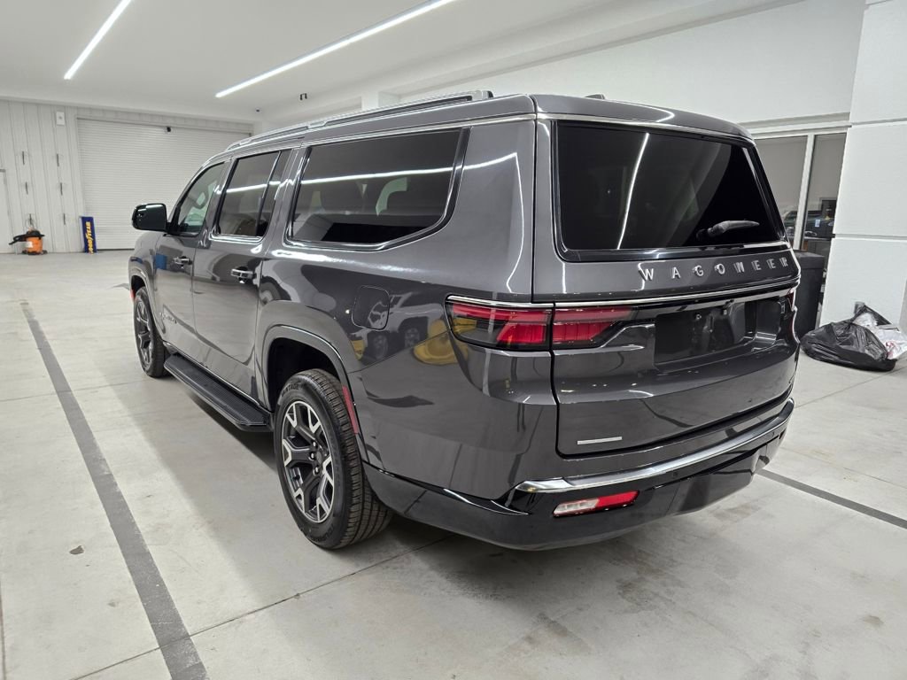 Used 2023 Jeep Wagoneer L Series III w/ Preferred Equipment Group image 4