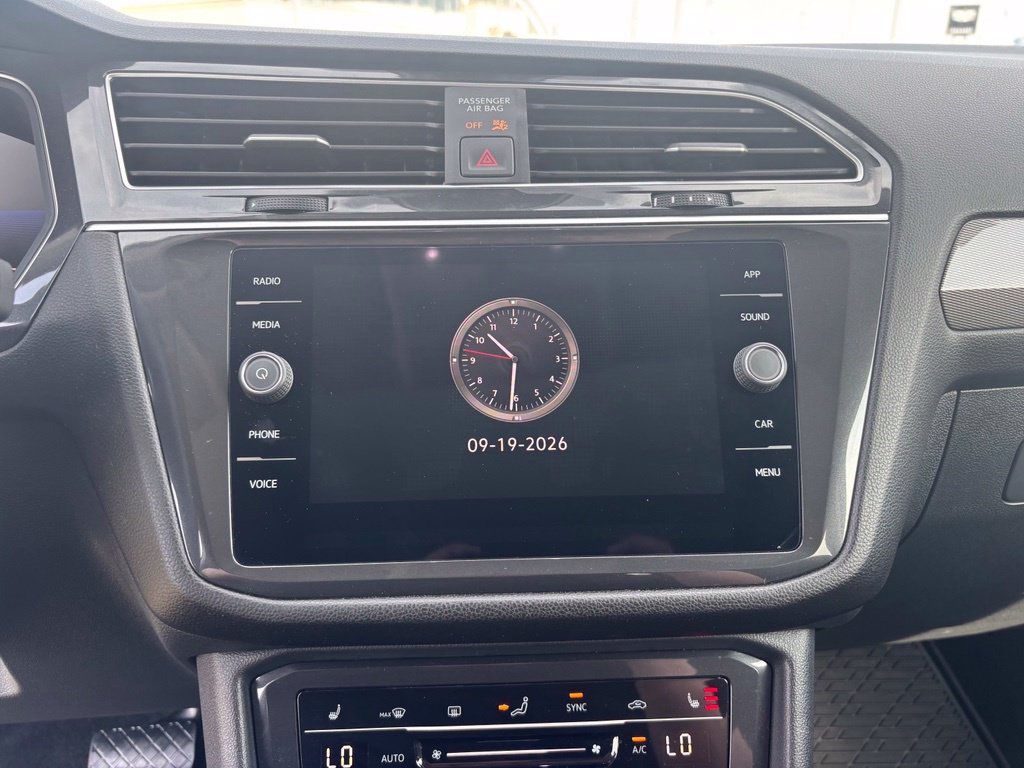 Used 2023 Volkswagen Tiguan SE w/ Panoramic Sunroof Package FWD image 22