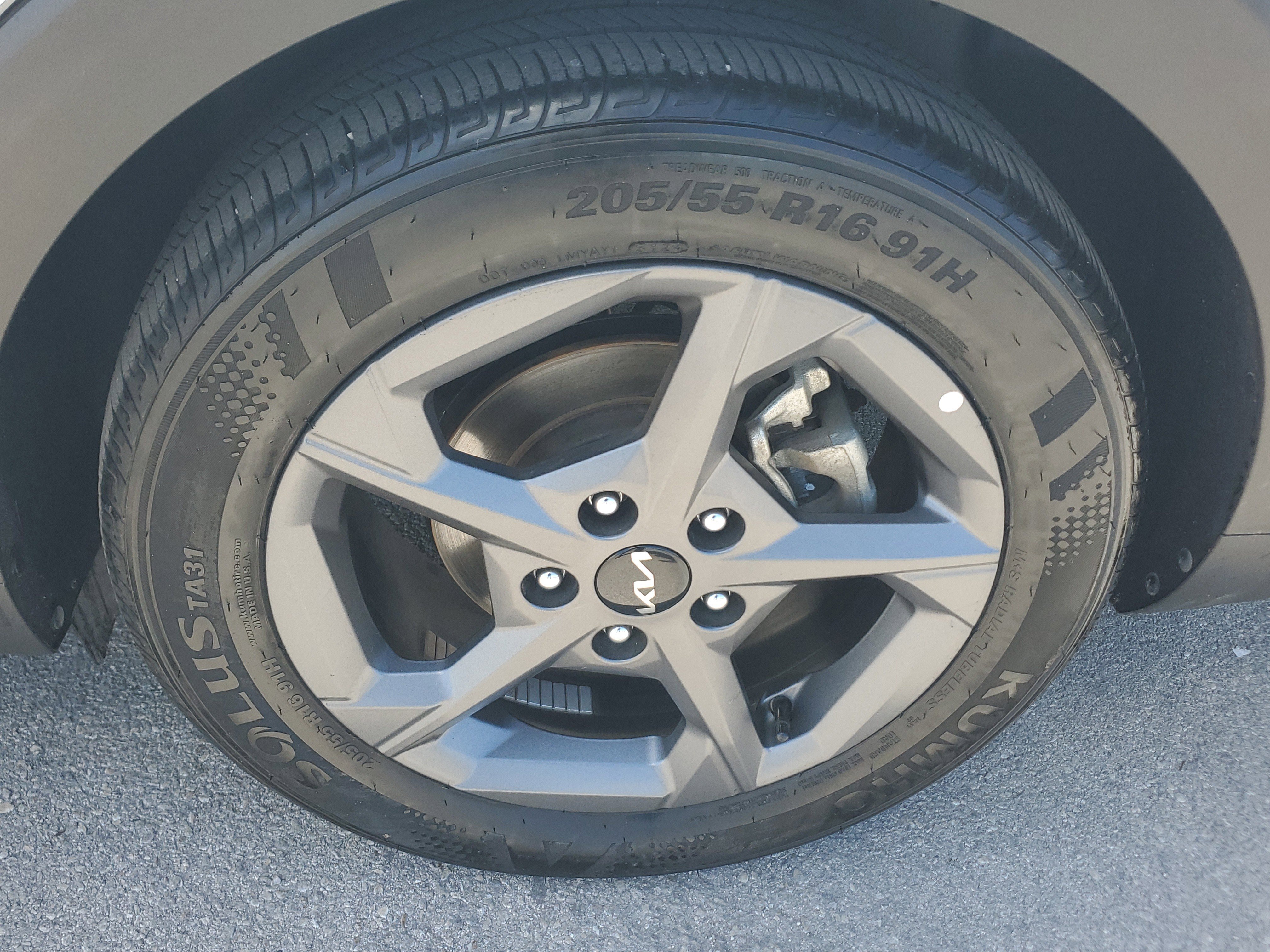 Used 2025 Kia K4 LXS image 27