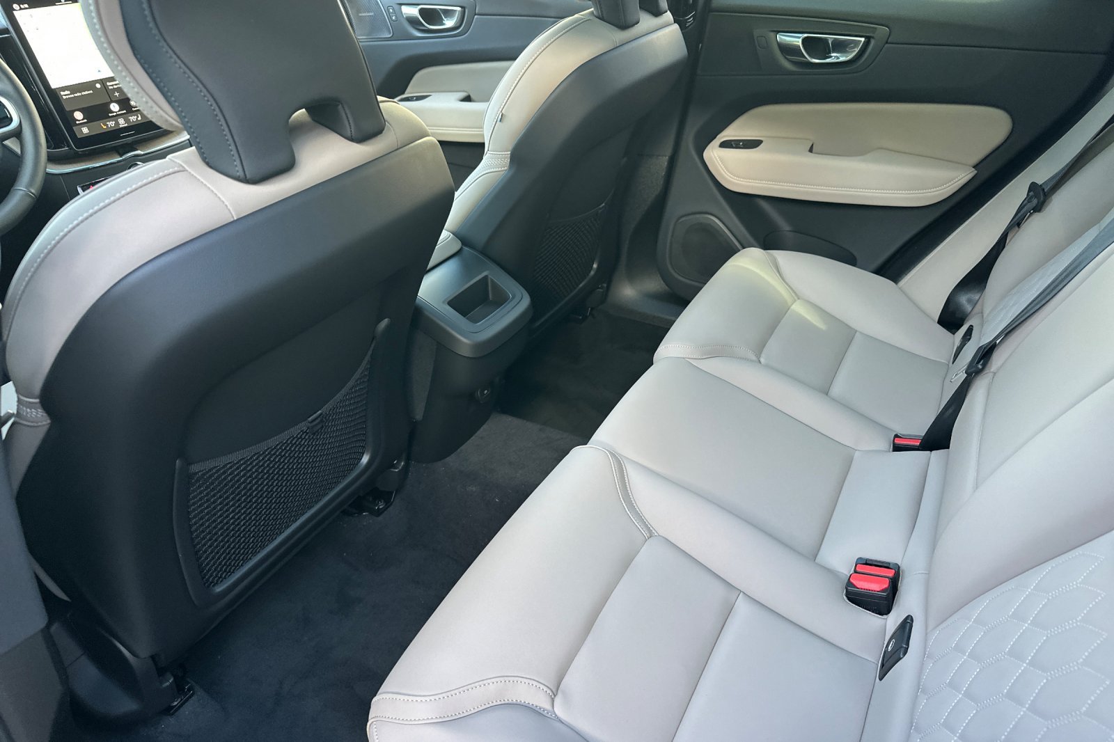 New 2026 Volvo XC60 B5 Plus AWD/4WD image 9