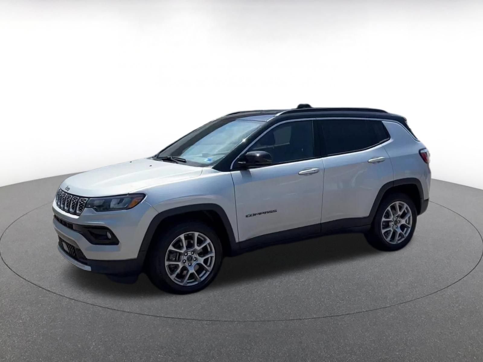 Used 2025 Jeep Compass Limited AWD/4WD image 8