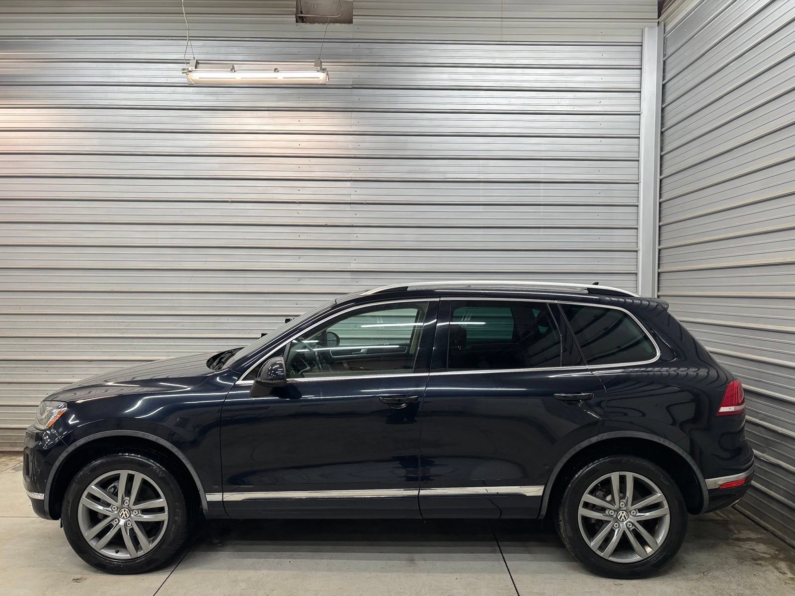 Used 2015 Volkswagen Touareg VR6 AWD/4WD image 6