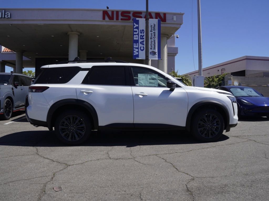New 2026 Nissan Pathfinder SL w/ SL Premium Package AWD/4WD image 3