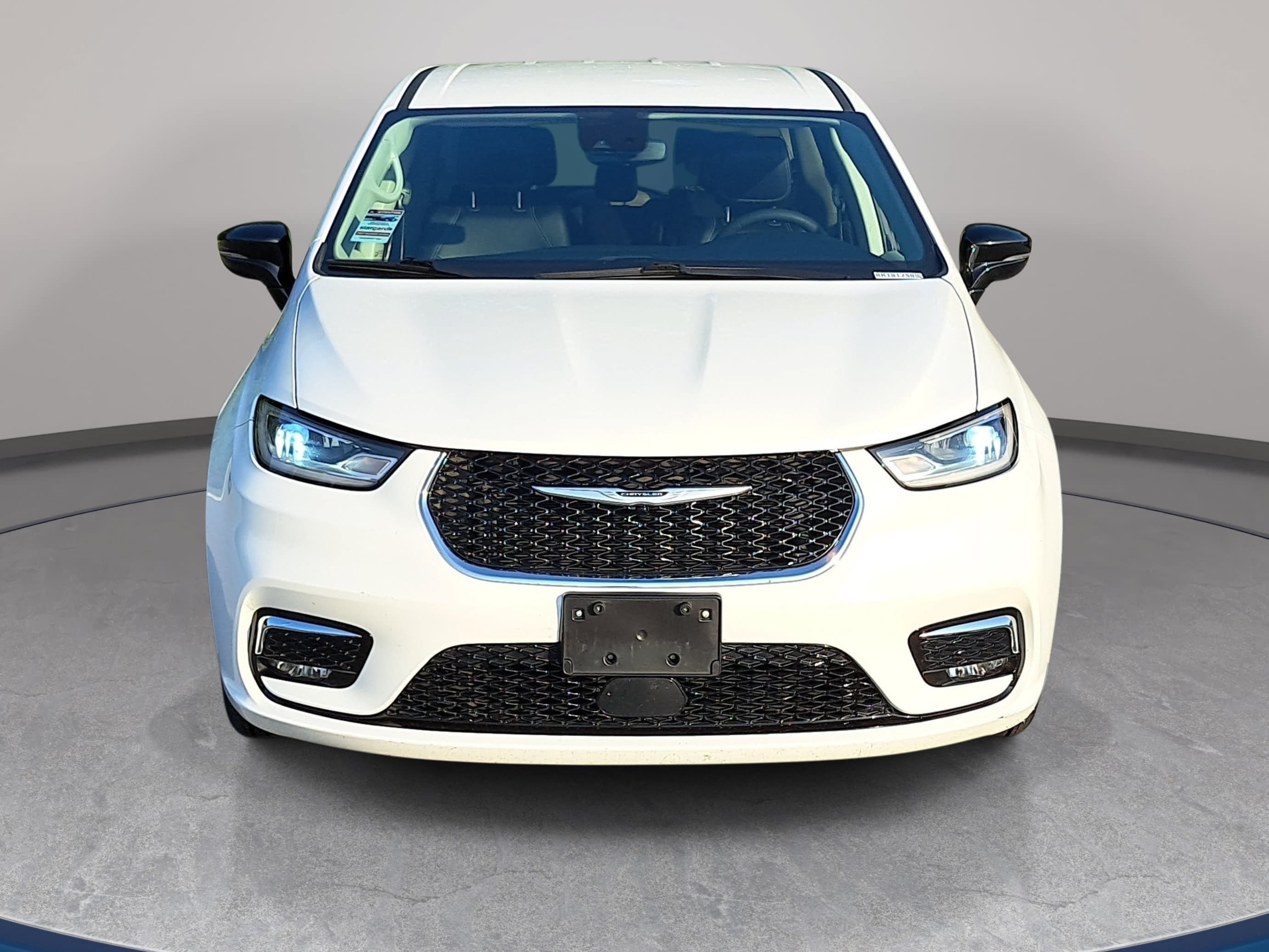 Used 2024 Chrysler Pacifica Limited FWD image 2