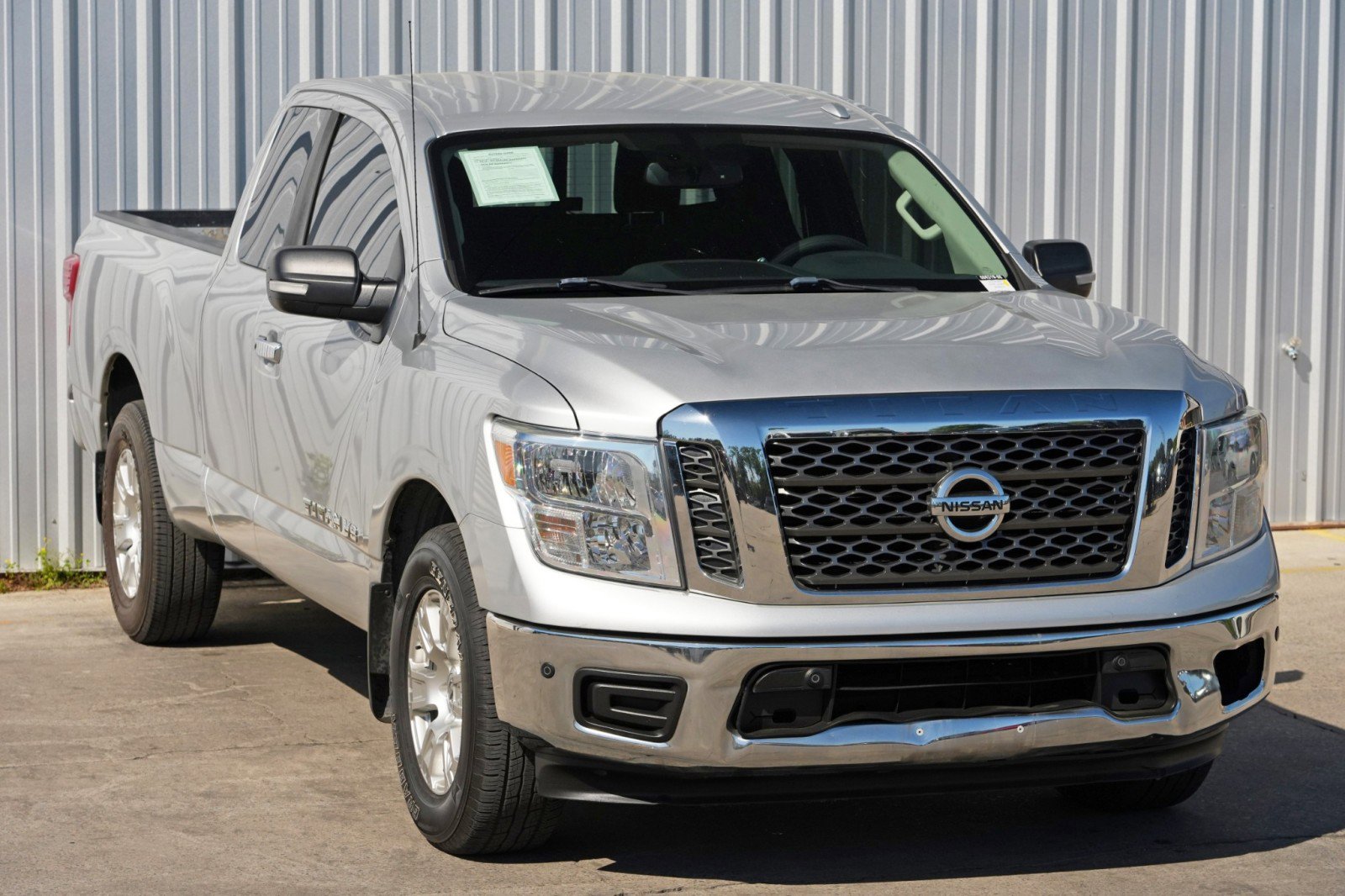 Used 2018 Nissan Titan SV w/ SV Convenience Package image 40