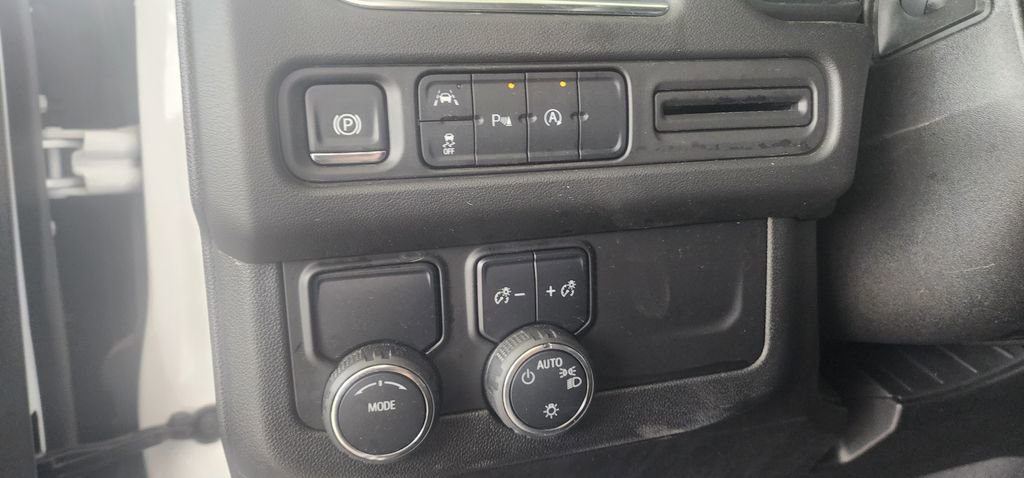 Used 2024 Chevrolet Suburban RST RWD image 28