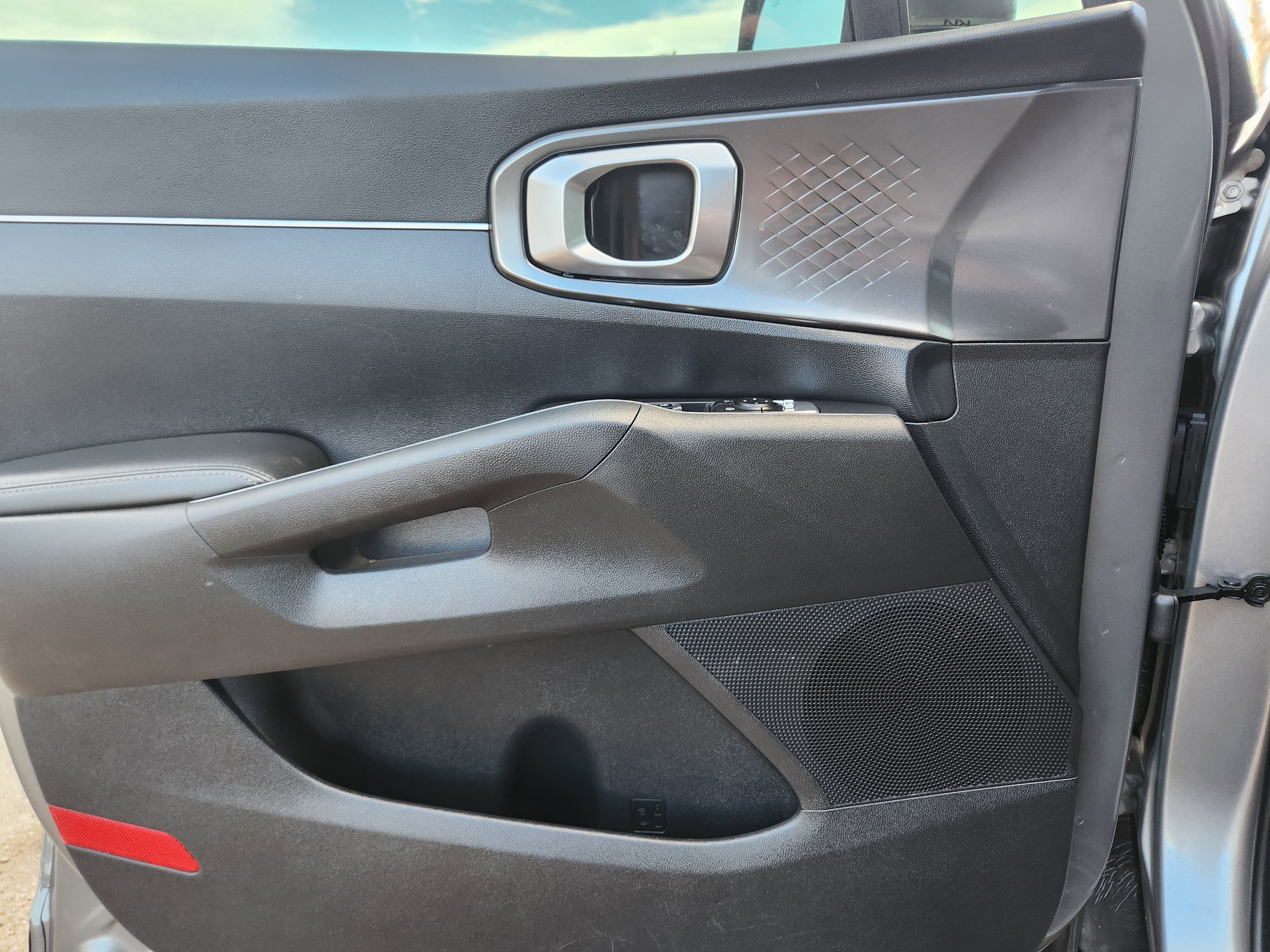 Used 2025 Kia Sorento EX w/ EX Panoramic Sunroof Package image 6