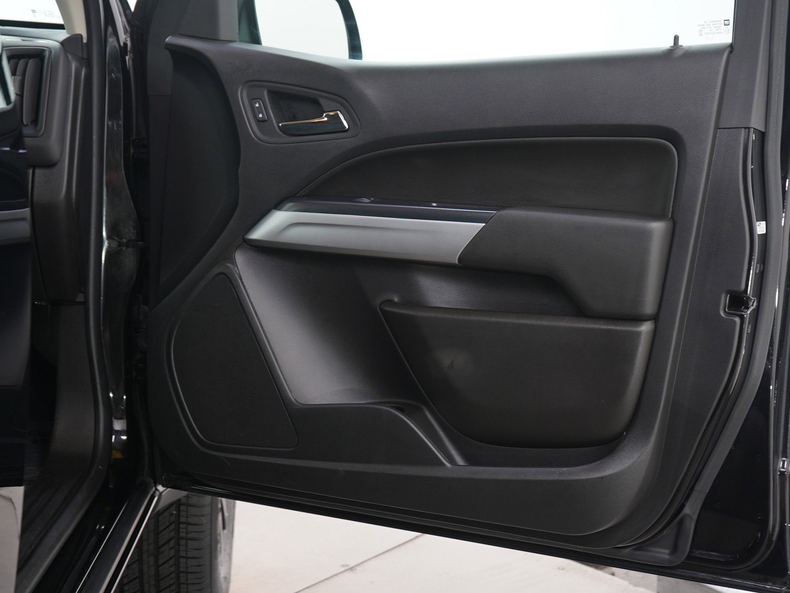 Used 2020 Chevrolet Colorado LT w/ Colorado RST Special Edition image 11