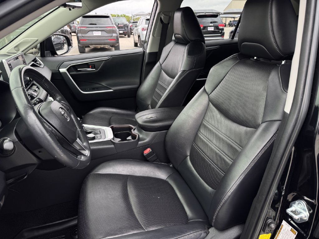 Used 2019 Toyota RAV4 Limited w/ Advanced Technology Package AWD/4WD image 25