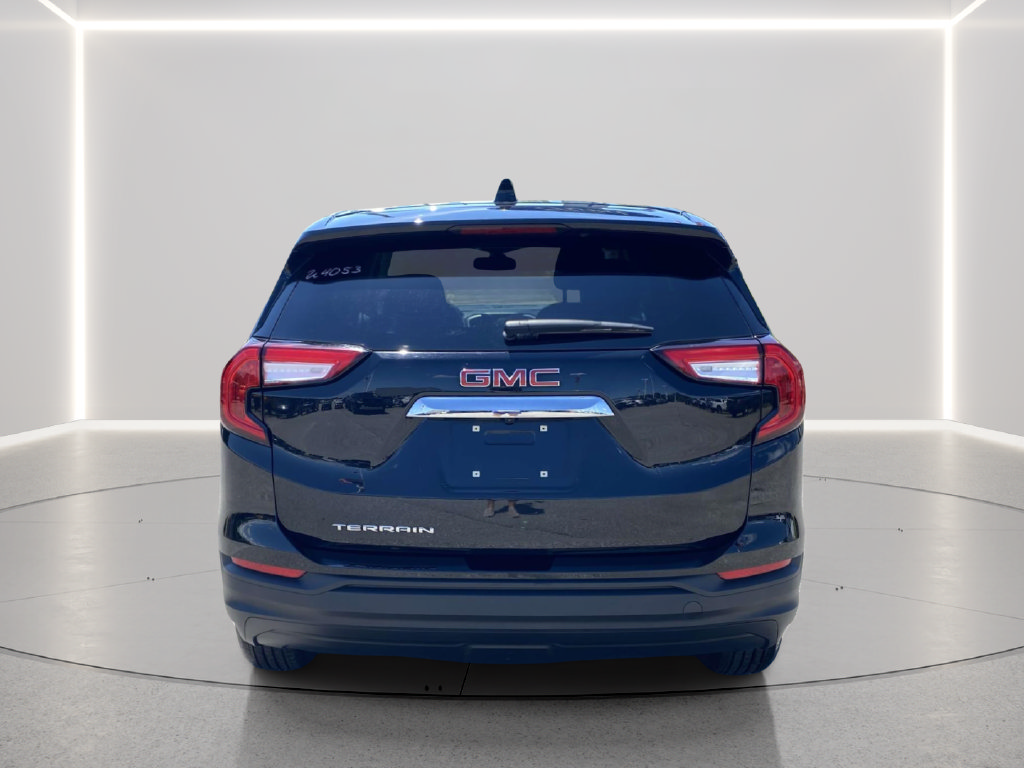 Used 2024 GMC Terrain SLE FWD image 4
