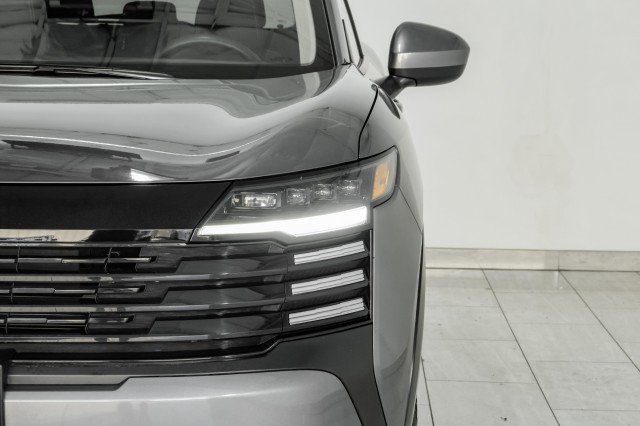 Used 2025 Nissan Kicks SV image 43