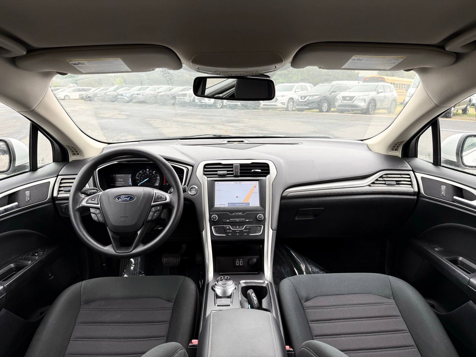 Used 2019 Ford Fusion SE FWD image 2