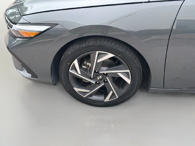 Used 2025 Hyundai Elantra SEL FWD image 29