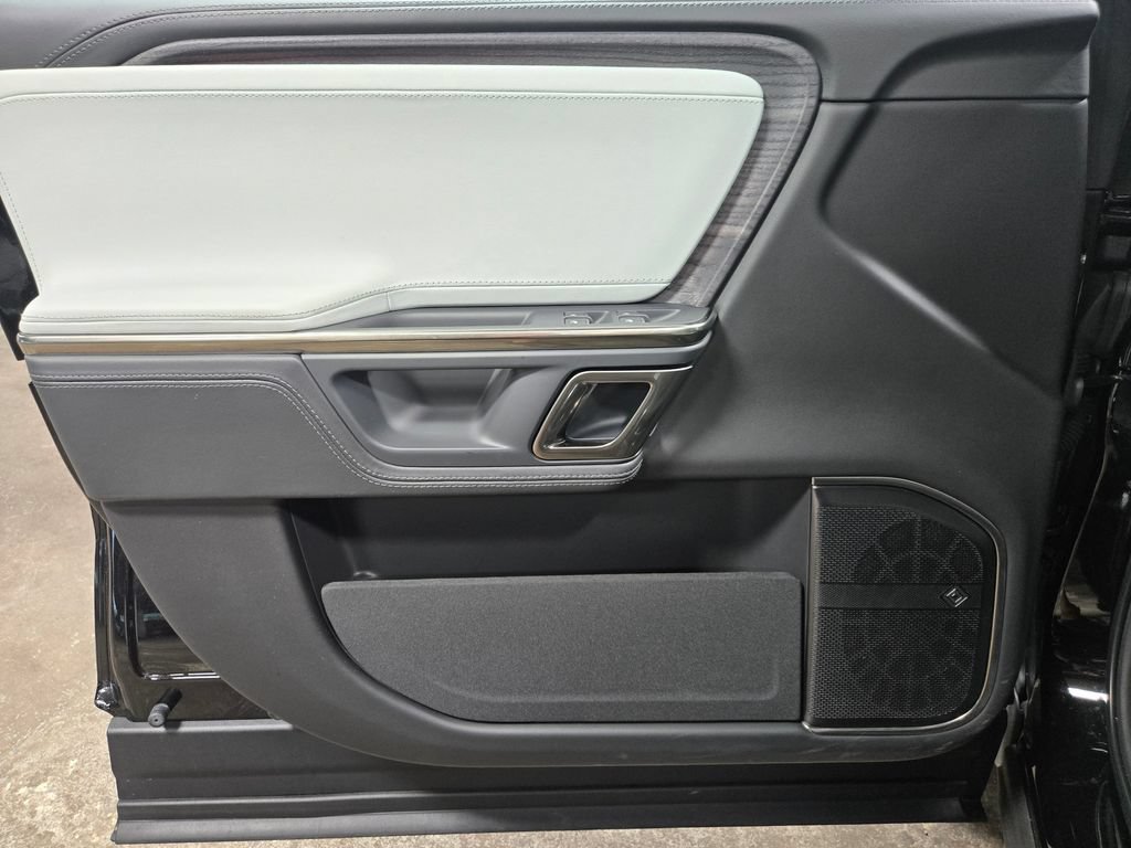 Used 2023 Rivian R1S Adventure AWD/4WD image 8