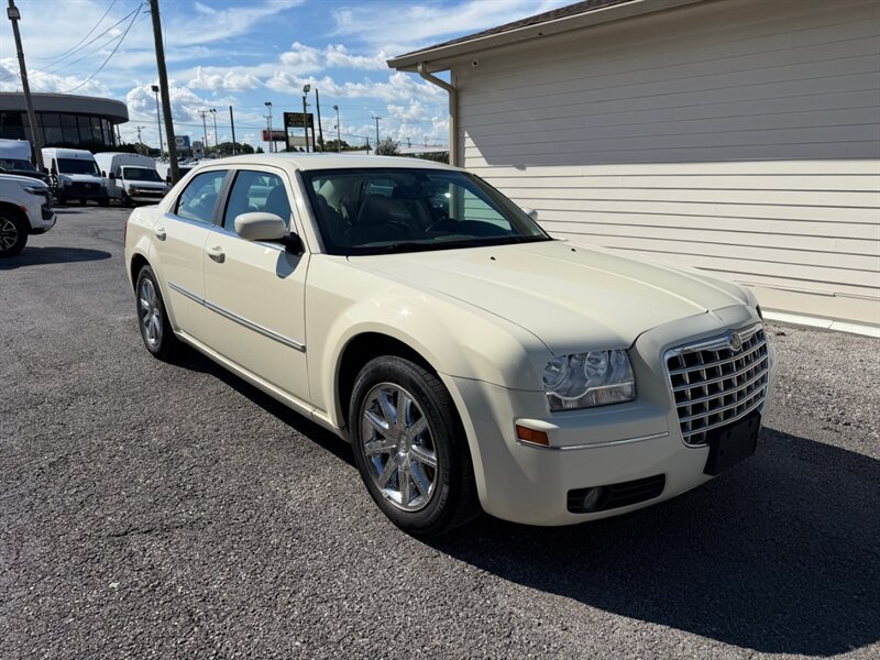 Used 2009 Chrysler 300 Touring RWD image 4