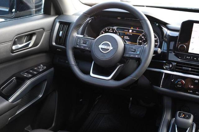 Certified 2025 Nissan Pathfinder SL w/ SL Premium Package FWD image 29