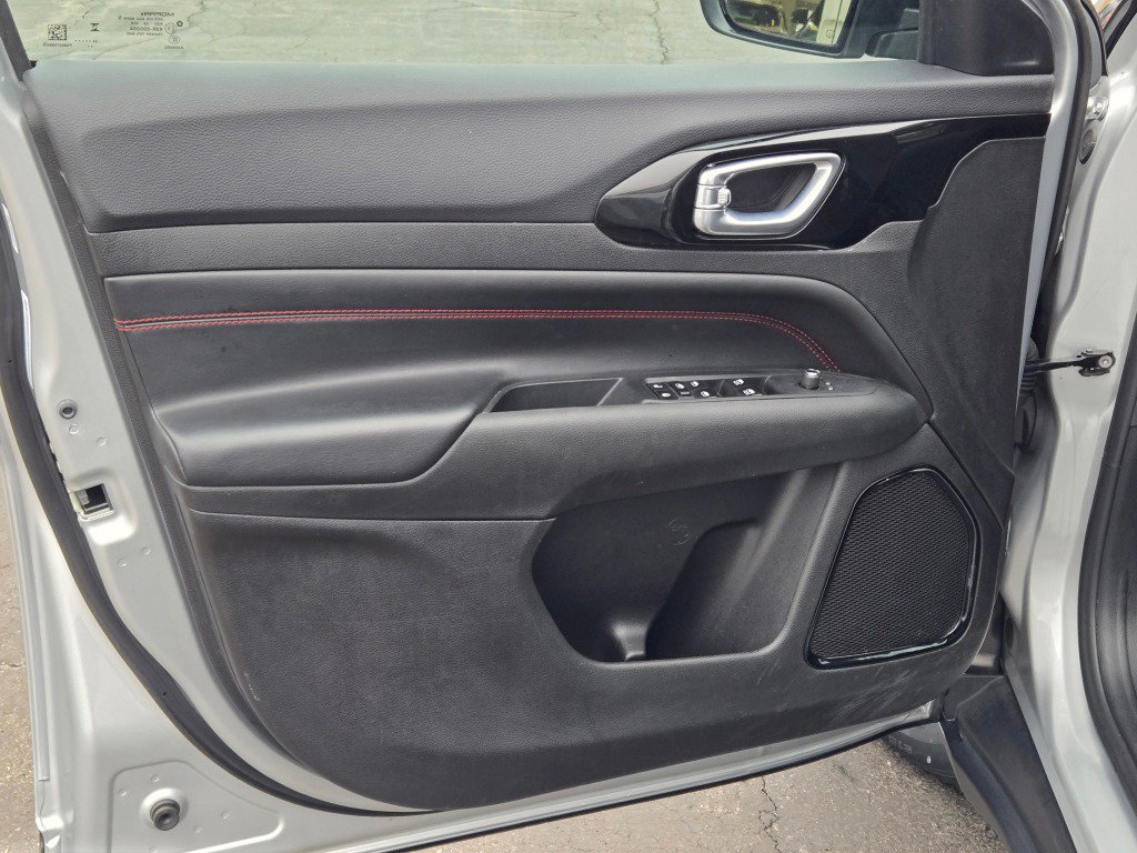 Used 2025 Jeep Compass Trailhawk AWD/4WD image 20