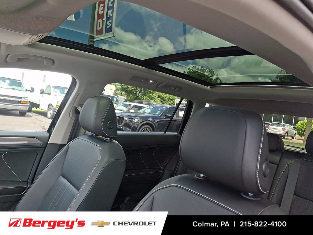 Used 2022 Volkswagen Tiguan SE AWD/4WD image 17