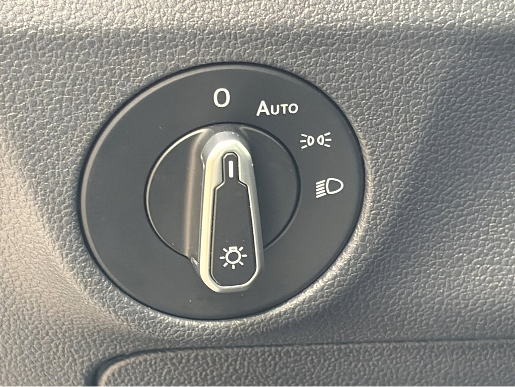 Used 2024 Volkswagen Jetta SE image 12