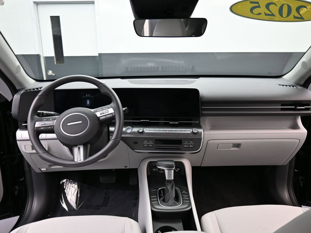 Certified 2025 Hyundai Kona SEL image 10
