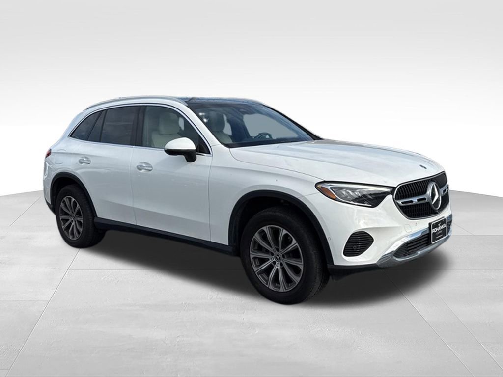 Used 2023 Mercedes-Benz GLC 300 4MATIC image 3