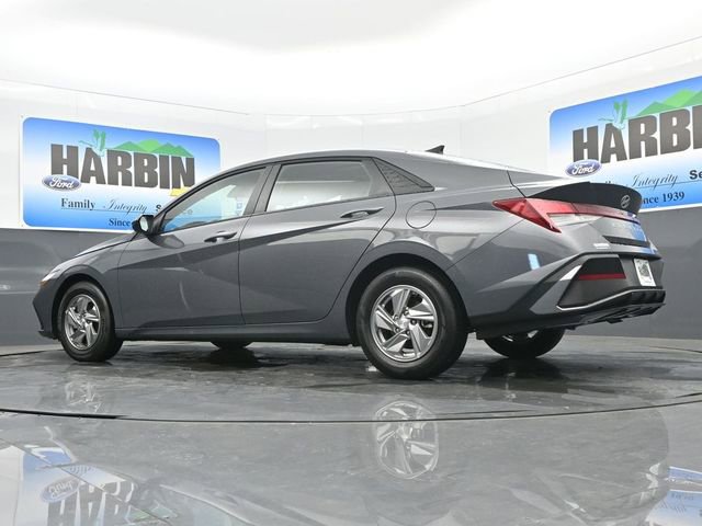 Used 2025 Hyundai Elantra SE image 19