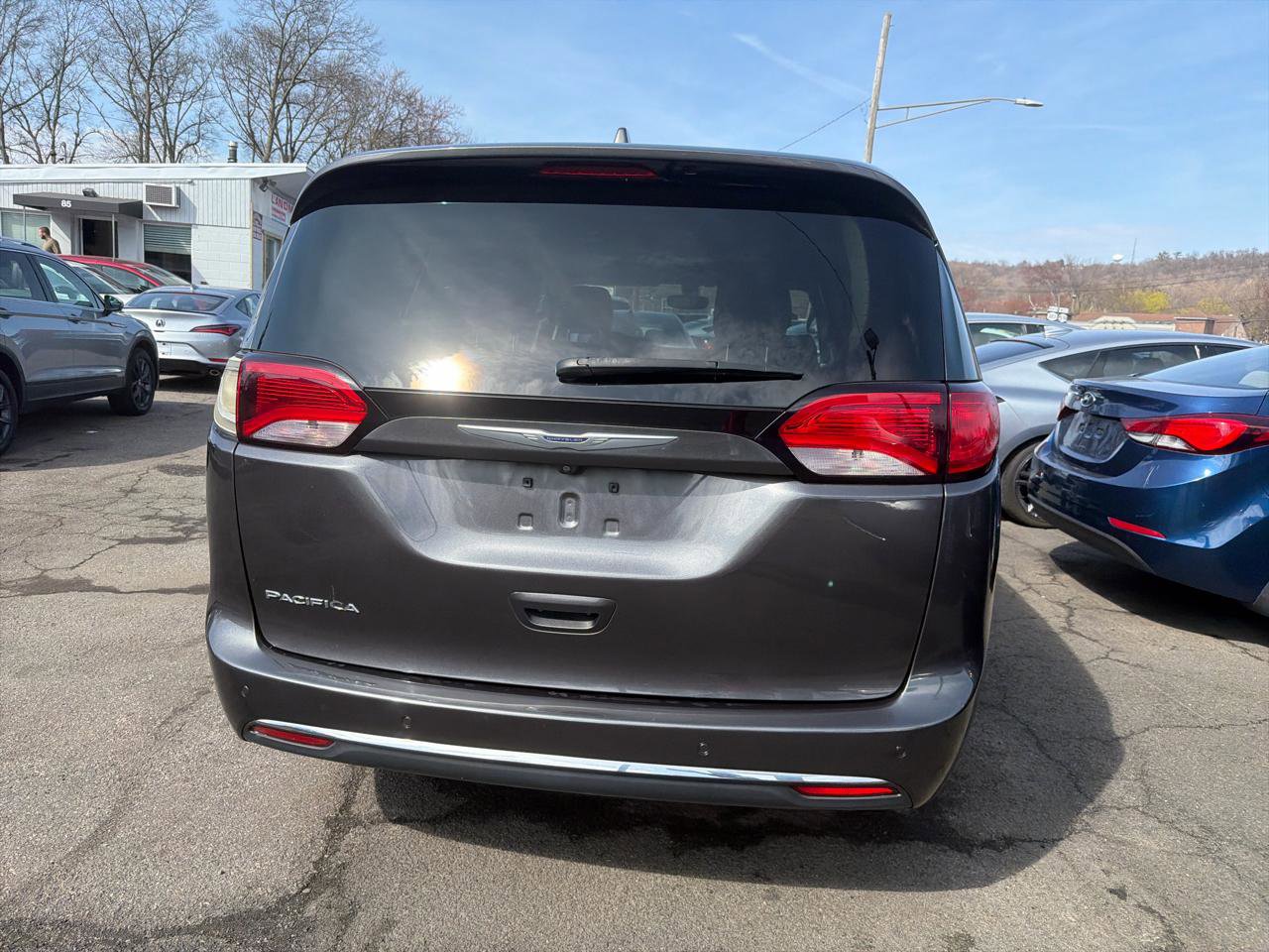 Used 2019 Chrysler Pacifica Touring-L FWD image 7