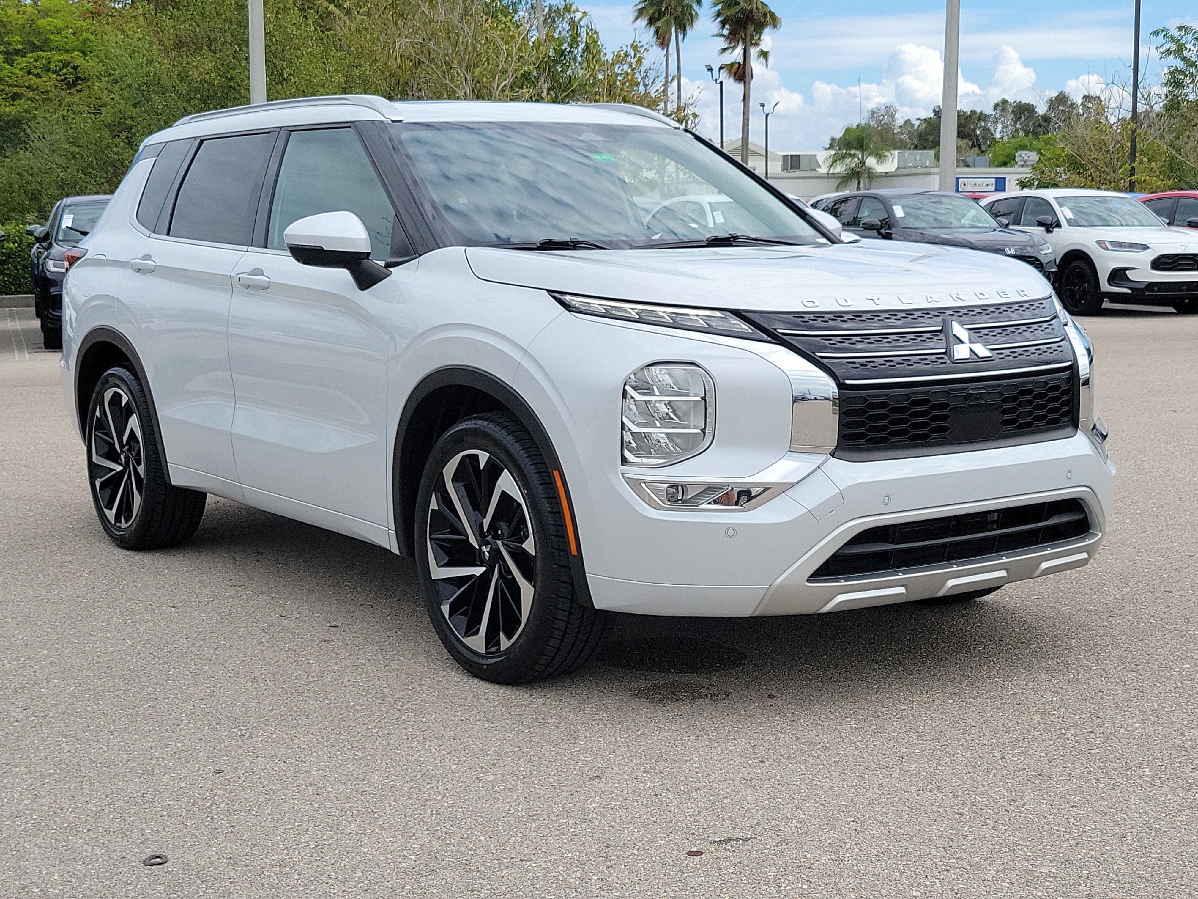 Used 2023 Mitsubishi Outlander SEL image 32