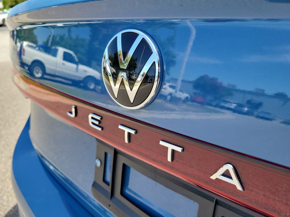 Certified 2026 Volkswagen Jetta SE w/ Black Wheel Package FWD image 14