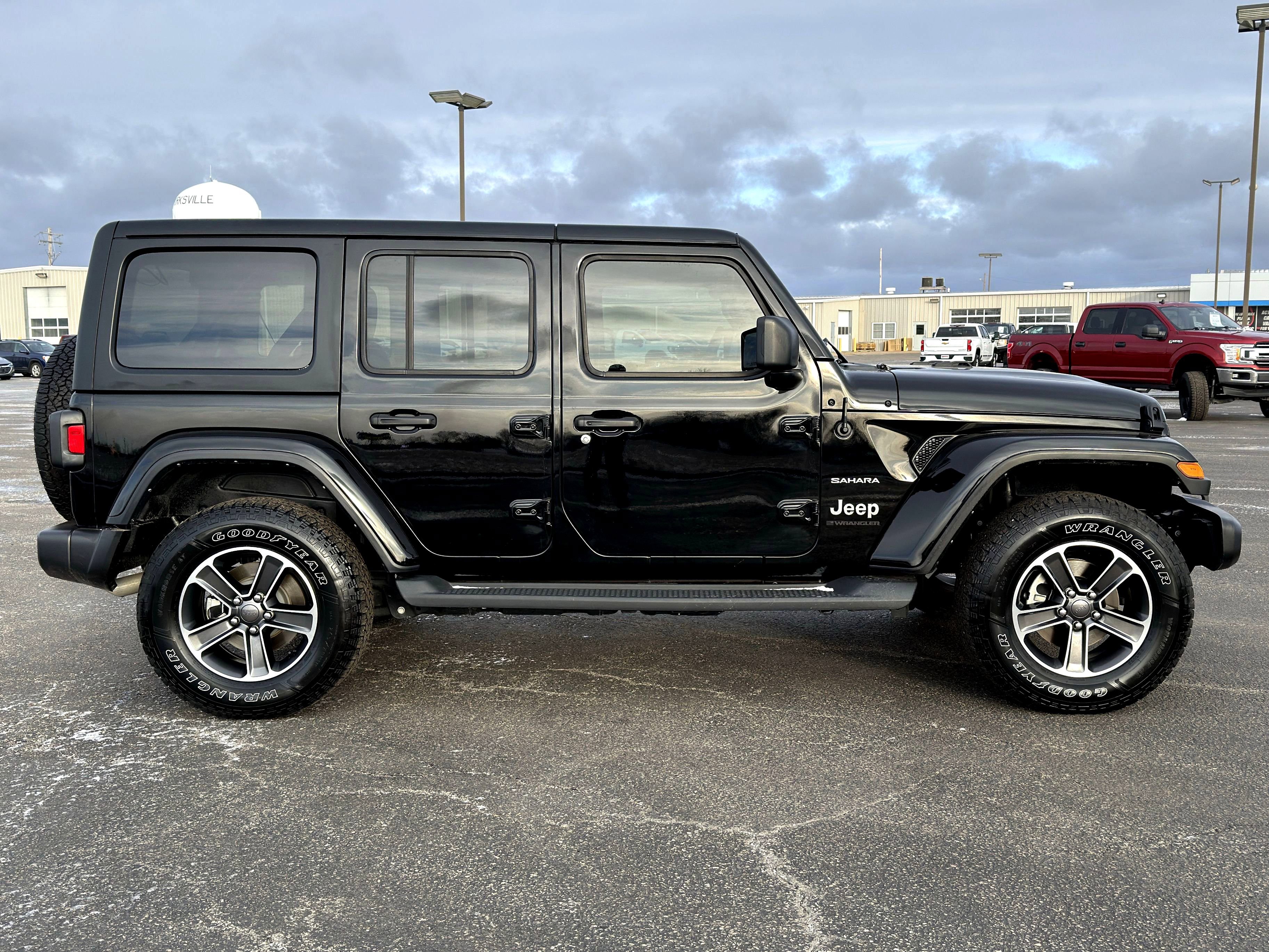 Used 2023 Jeep Wrangler Sahara image 2