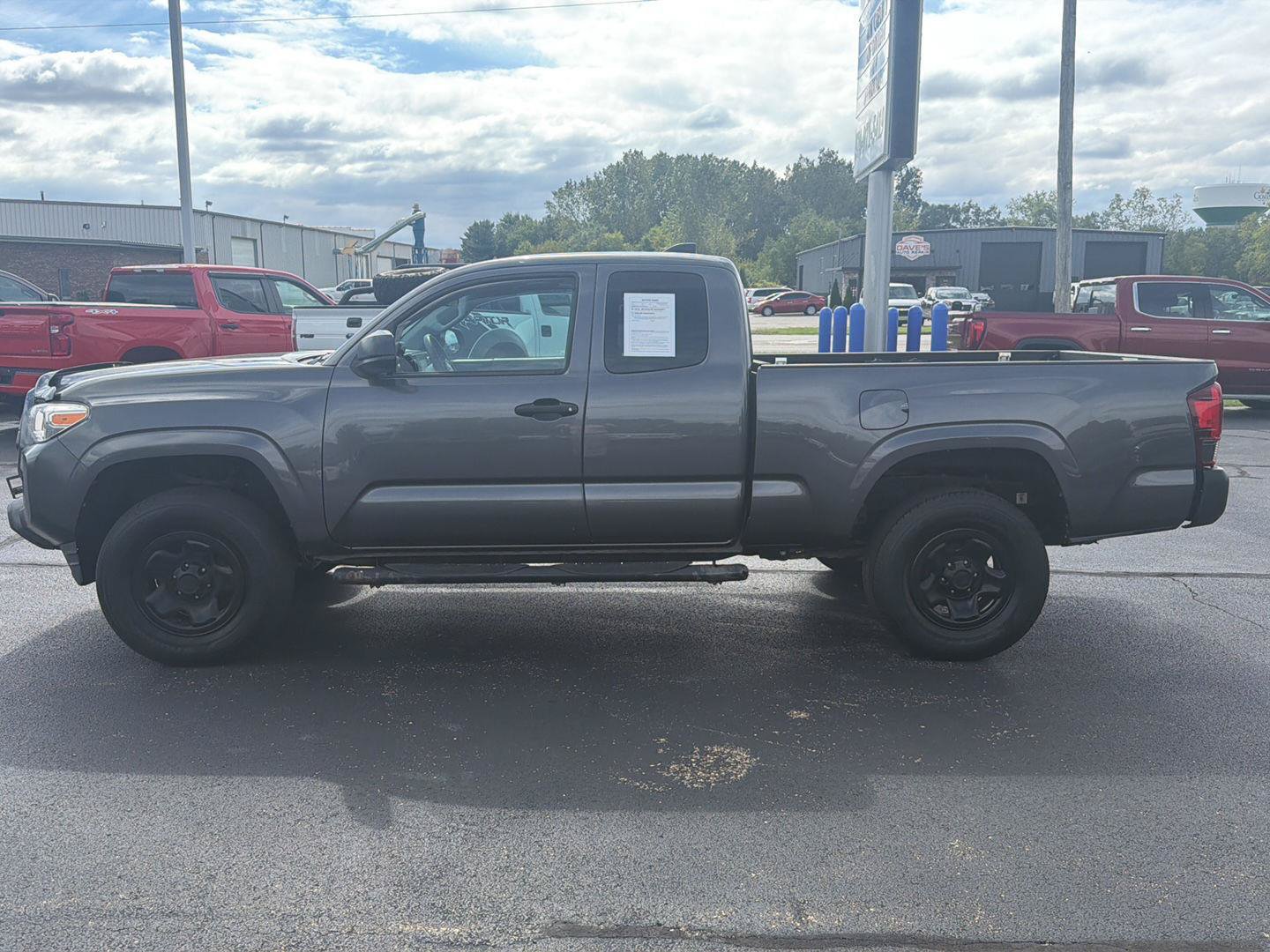 Used 2020 Toyota Tacoma SR AWD/4WD image 2