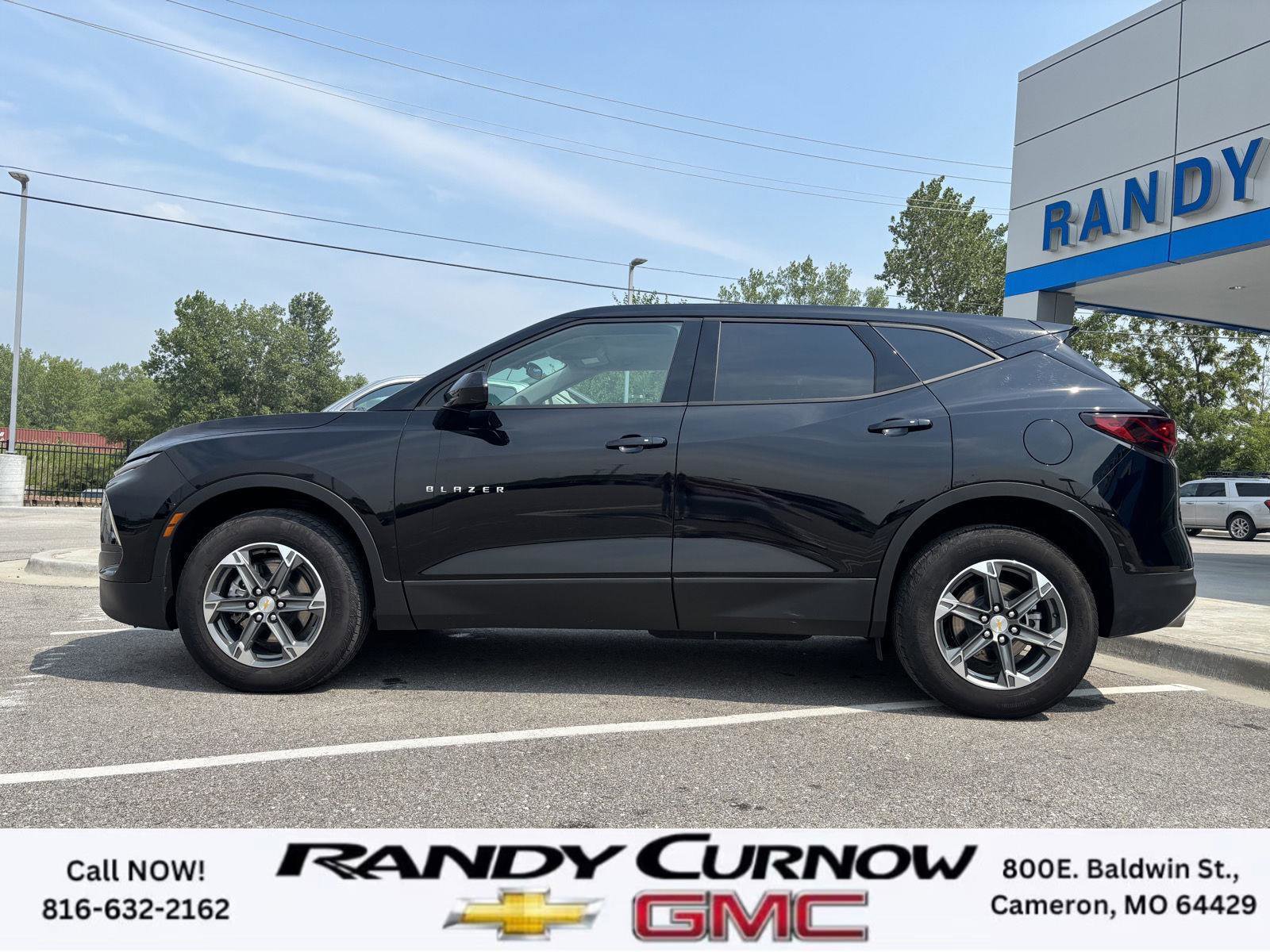 Used 2025 Chevrolet Blazer LT image 2