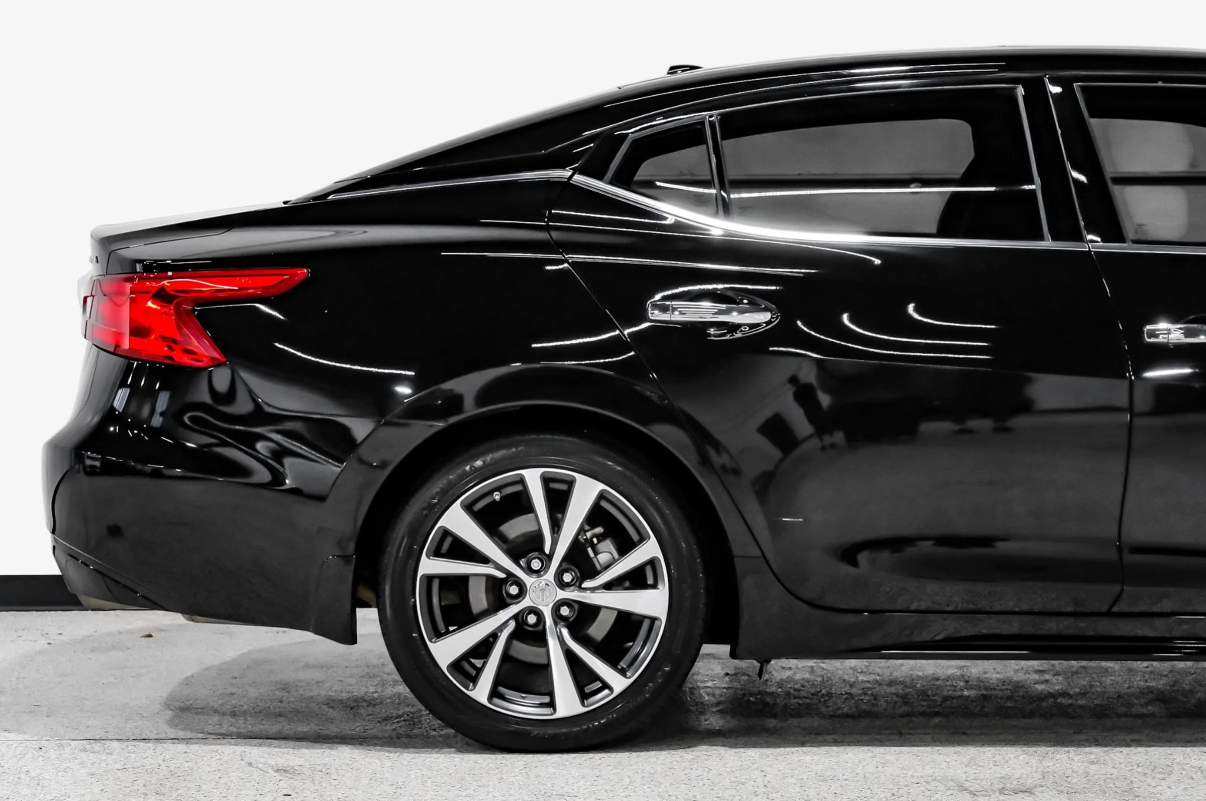 Used 2017 Nissan Maxima Platinum FWD image 12