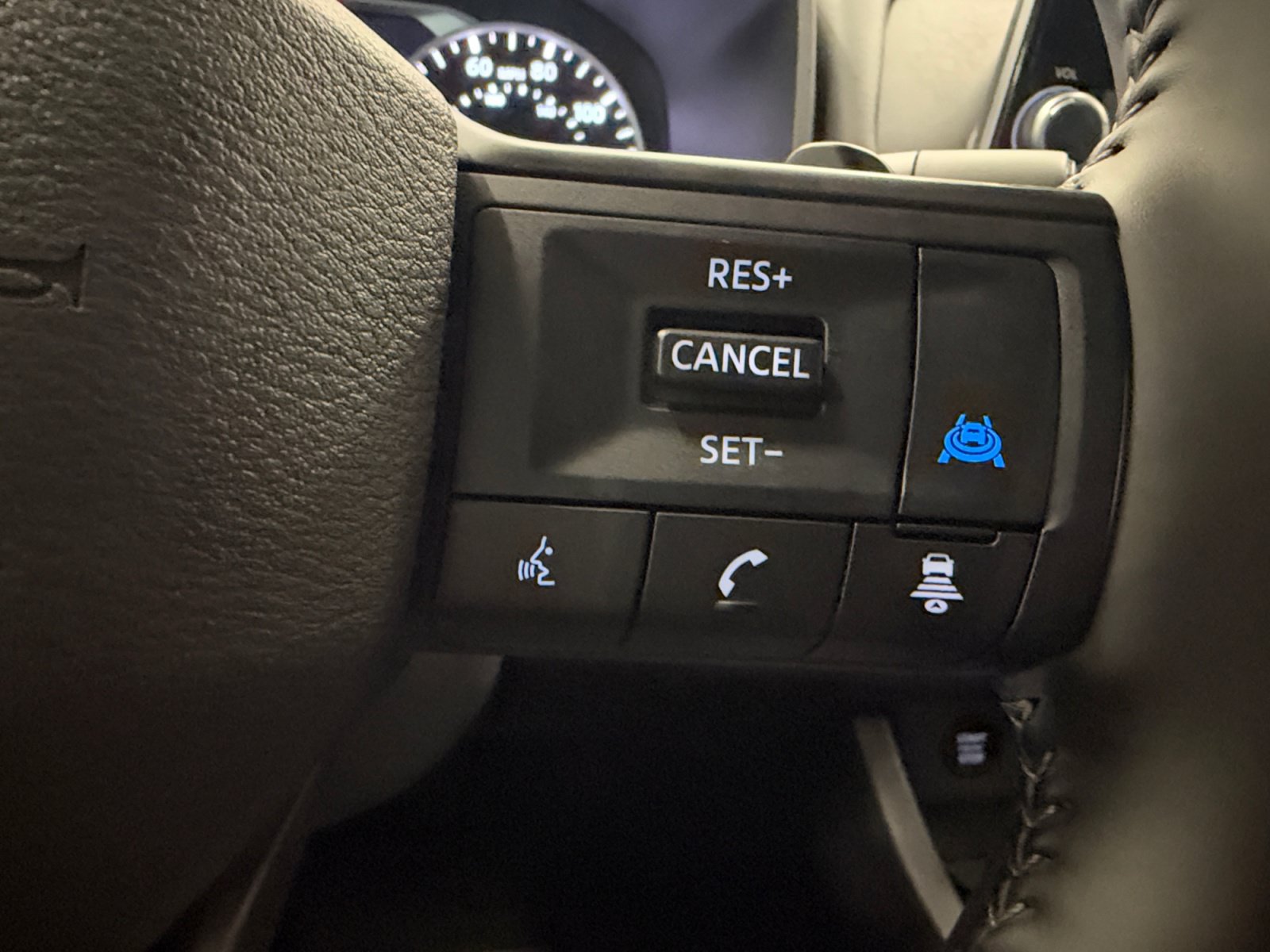 Used 2025 Nissan Rogue SV FWD image 38