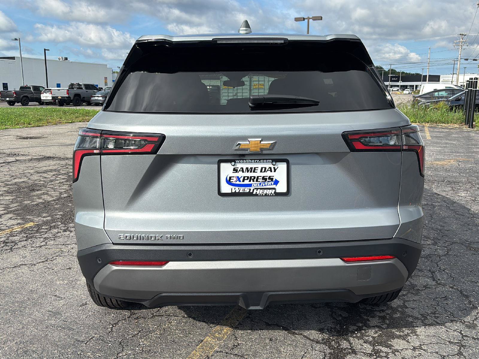 Used 2026 Chevrolet Equinox LT AWD/4WD image 6