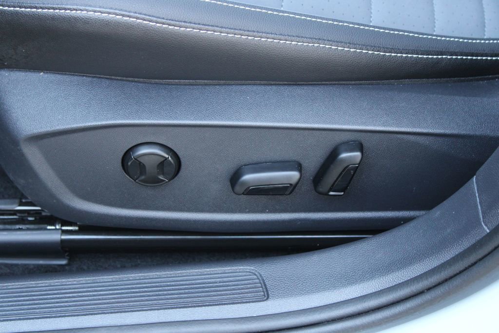 Used 2025 Volkswagen Jetta SE w/ Sunroof Package image 10