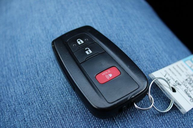 Used 2022 Toyota RAV4 XLE image 25