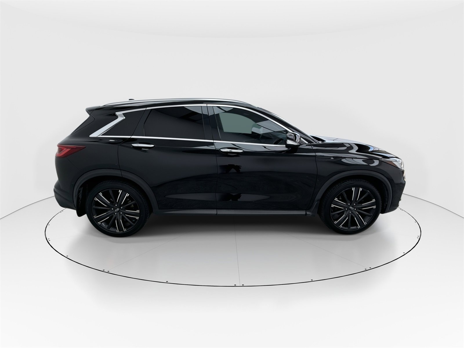 Used 2022 INFINITI QX50 Luxe w/ Appearance Package image 9