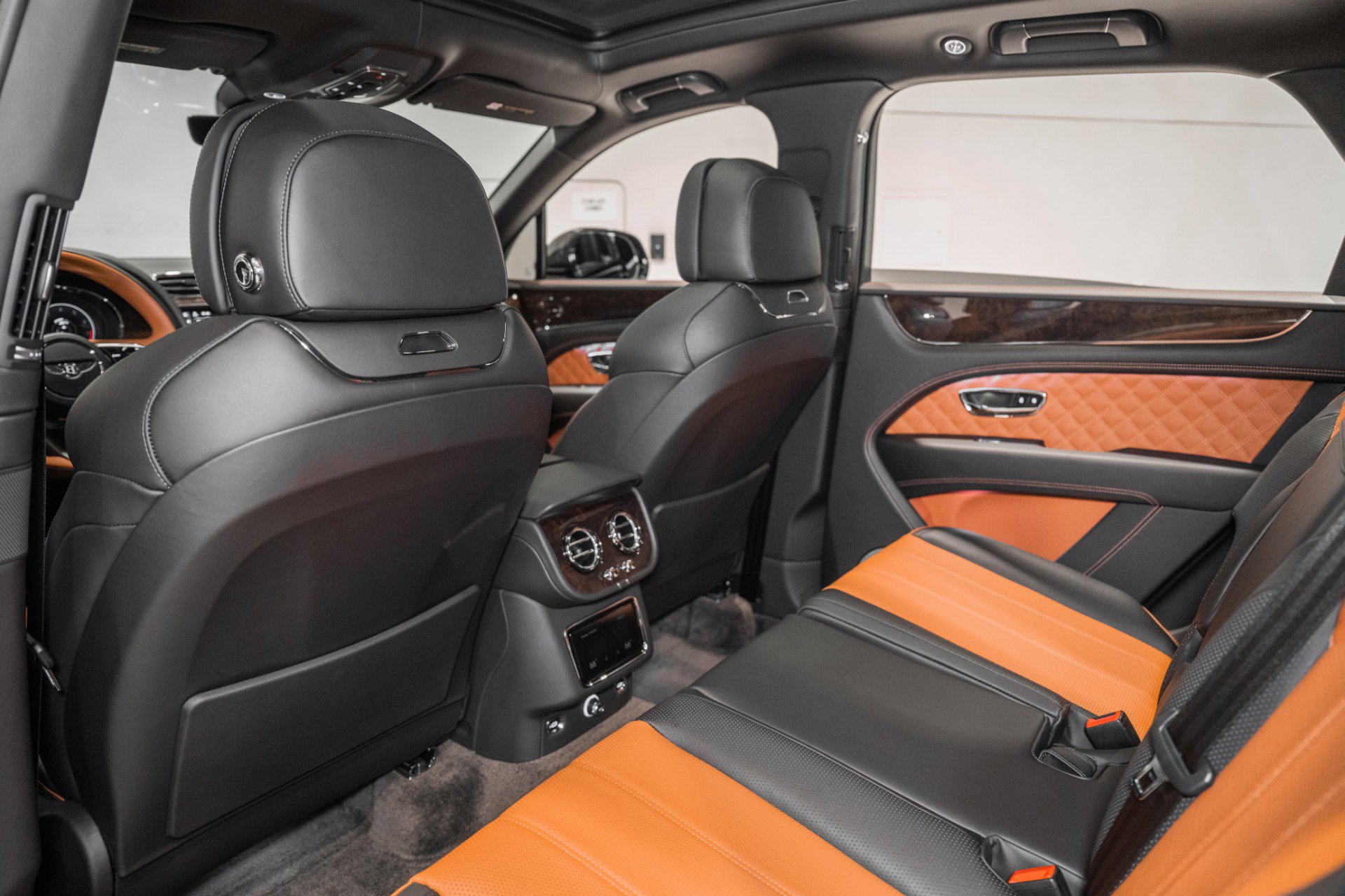 Used 2022 Bentley Bentayga image 22