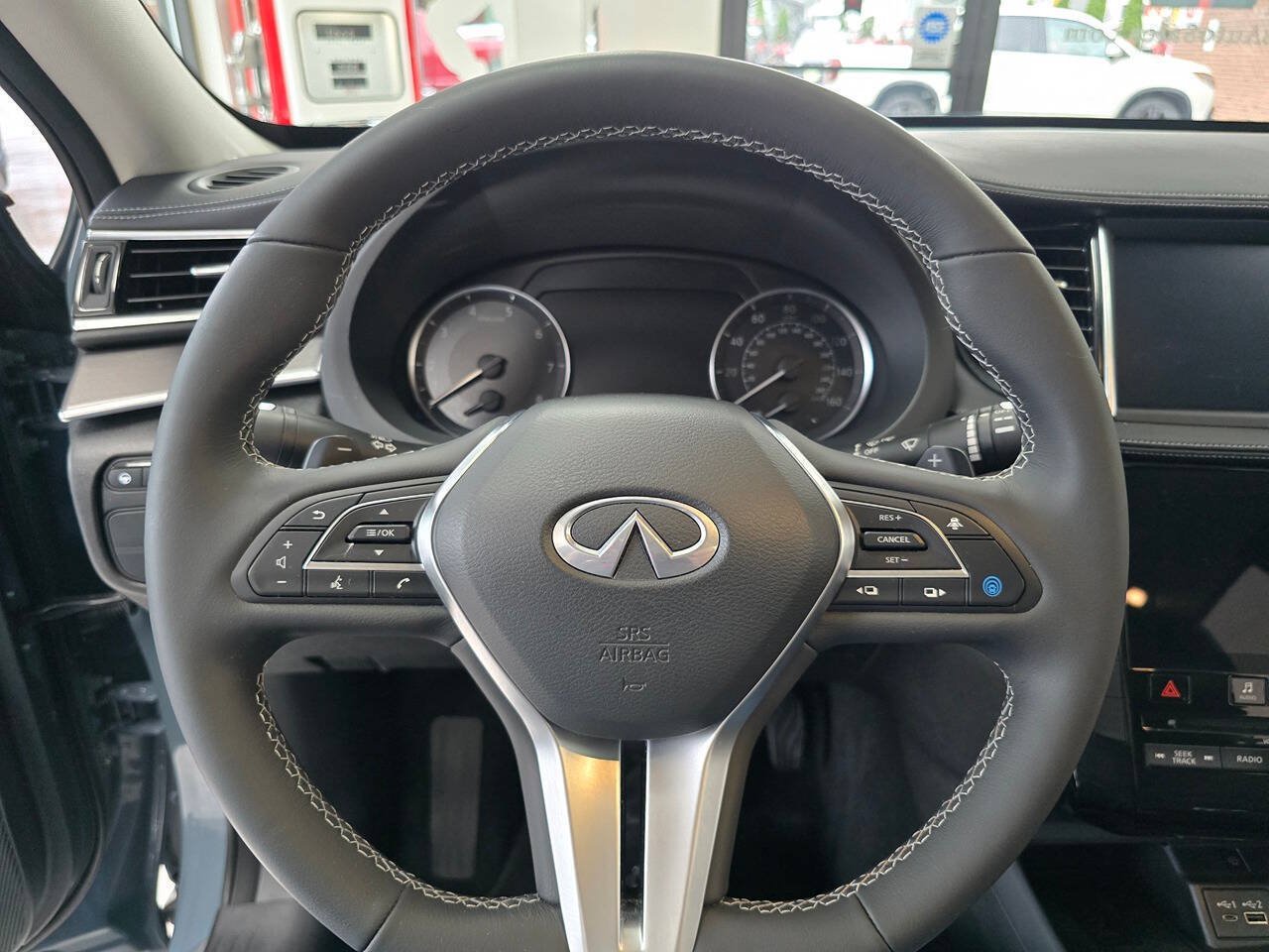 Used 2023 INFINITI QX50 Luxe AWD/4WD image 32