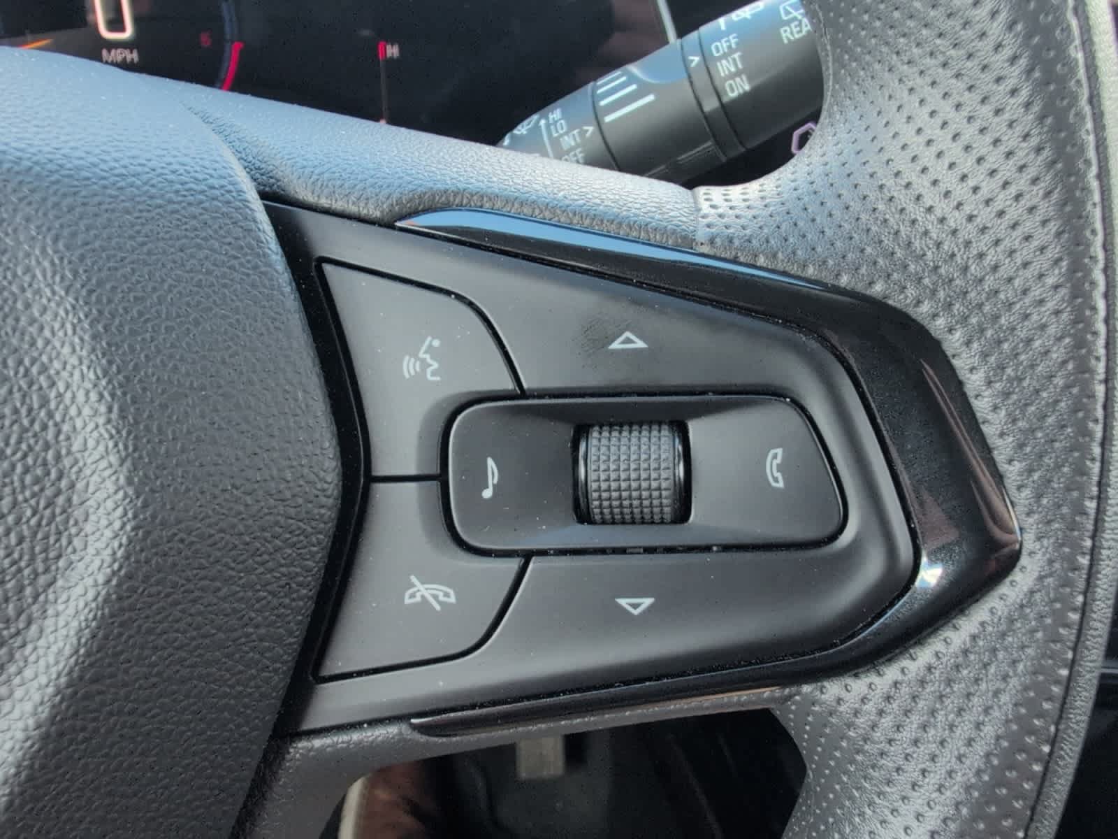 Used 2025 Chevrolet Trax LT FWD image 16