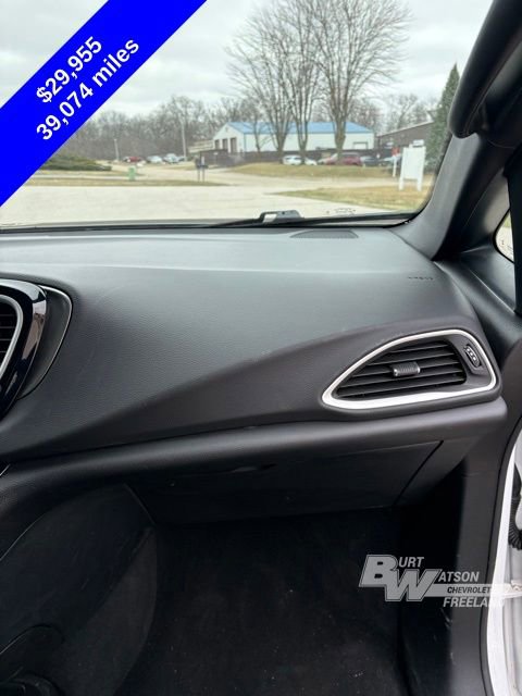 Used 2025 Chrysler Pacifica Select image 30