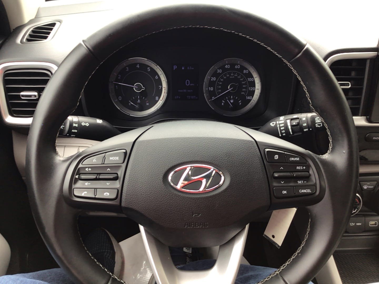 Used 2022 Hyundai Venue SEL FWD image 10