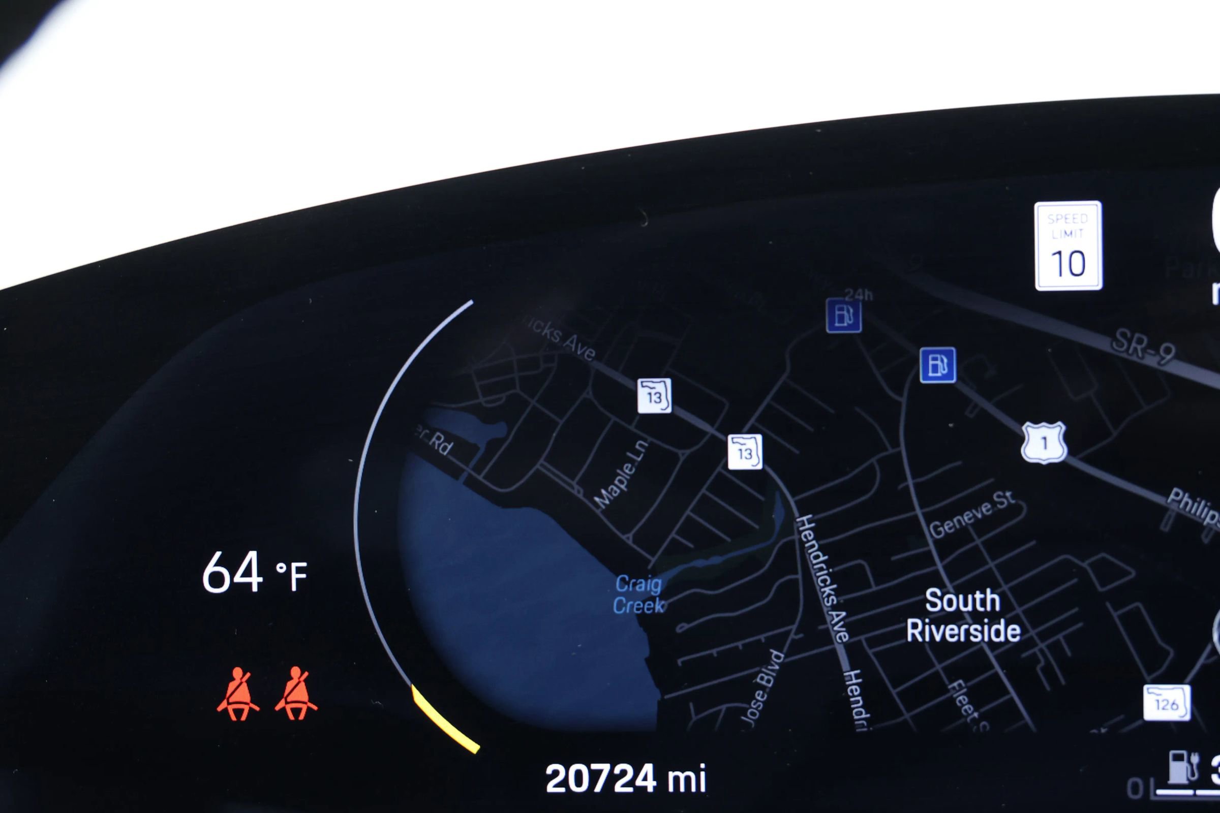 Used 2022 Porsche Taycan image 19