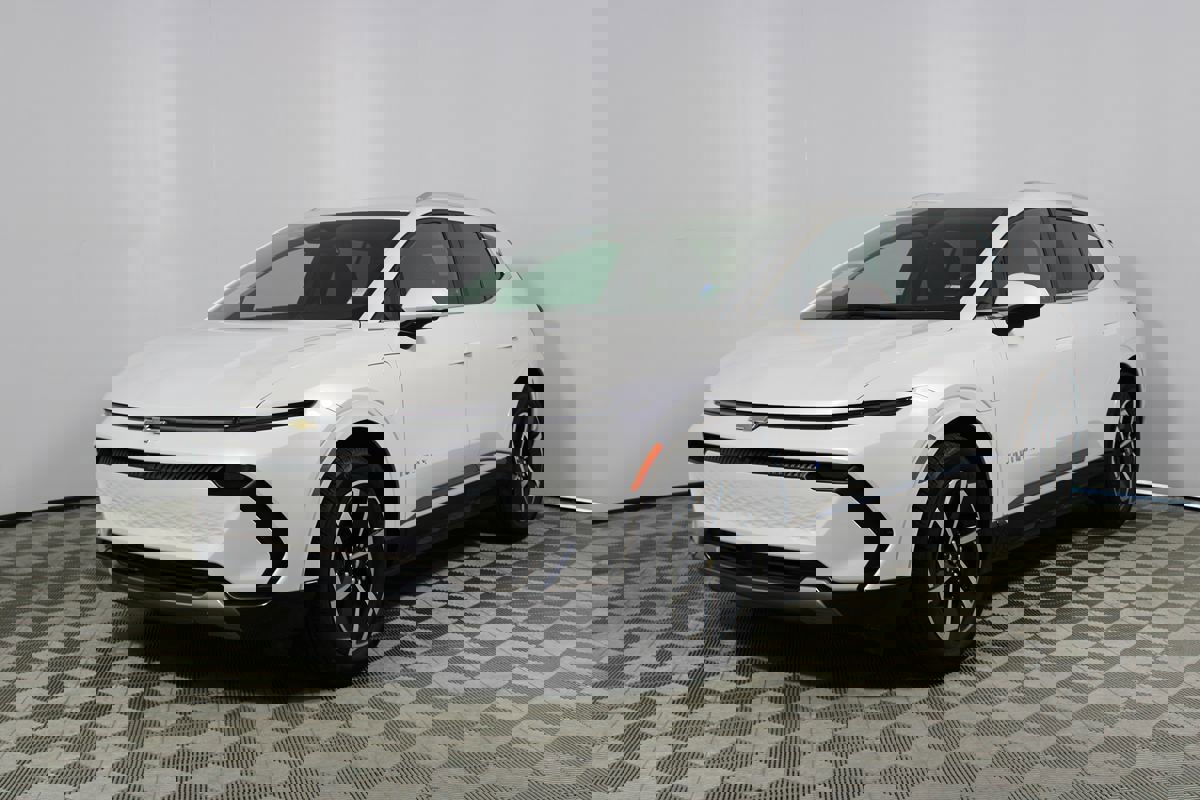 Used 2024 Chevrolet Equinox EV LT image 3