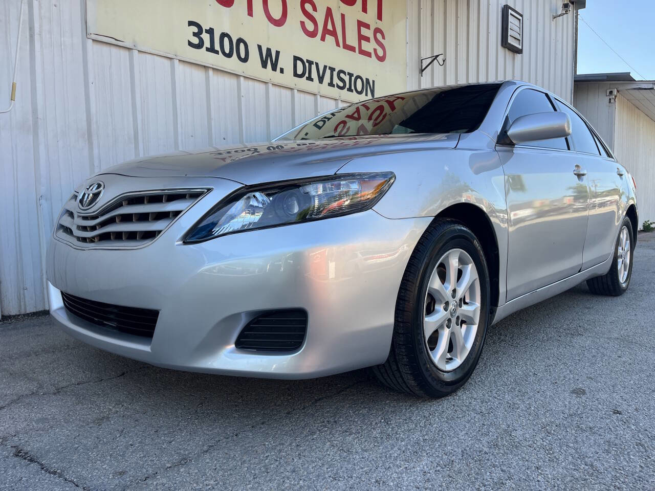 Used 2011 Toyota Camry LE image 6