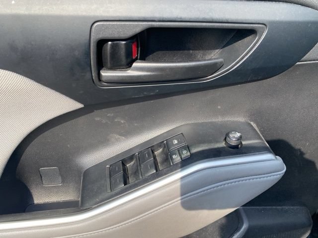 Used 2022 Toyota Highlander L AWD/4WD image 14