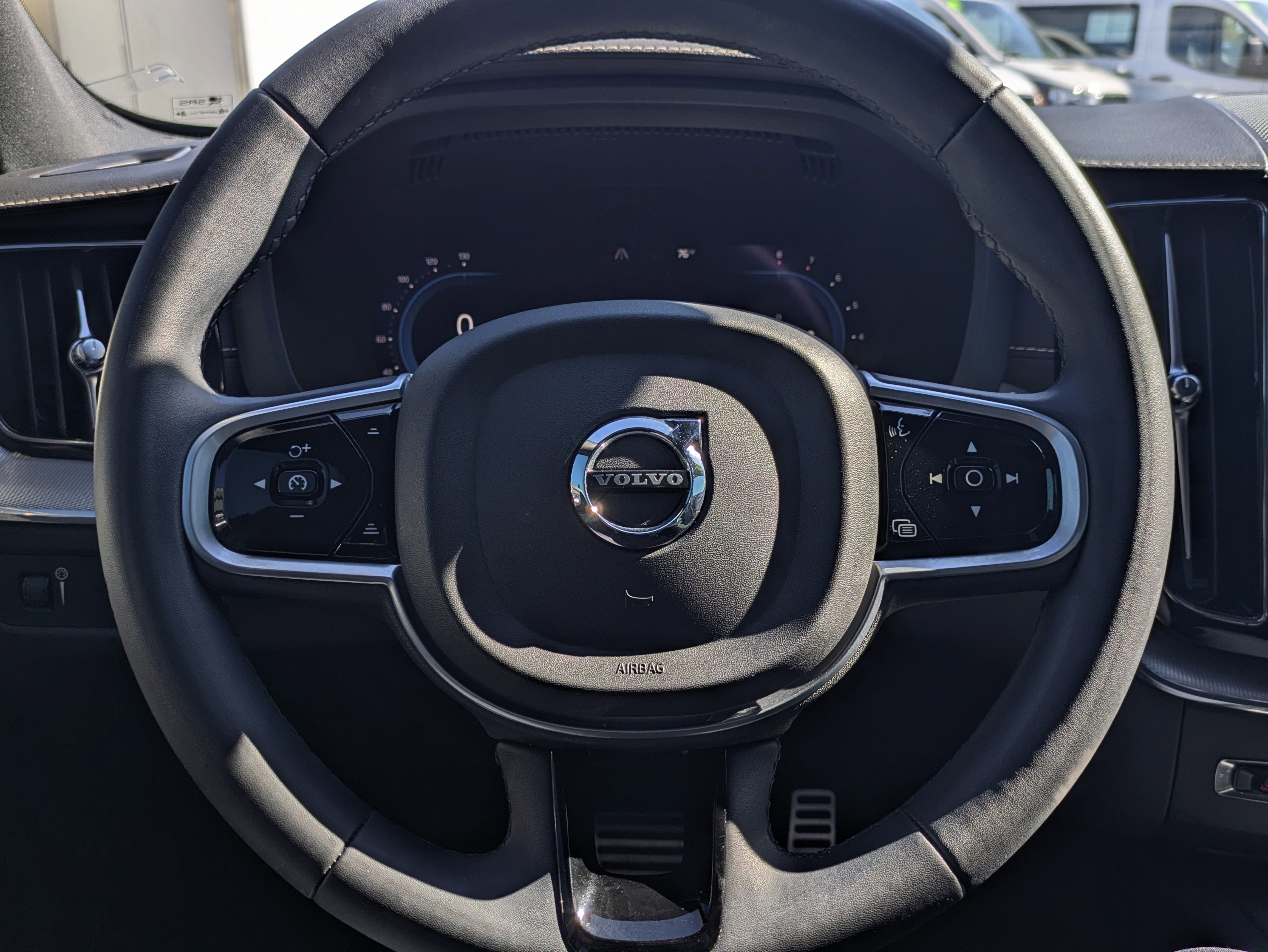 Used 2022 Volvo XC60 B5 R-Design w/ Advanced Package image 28