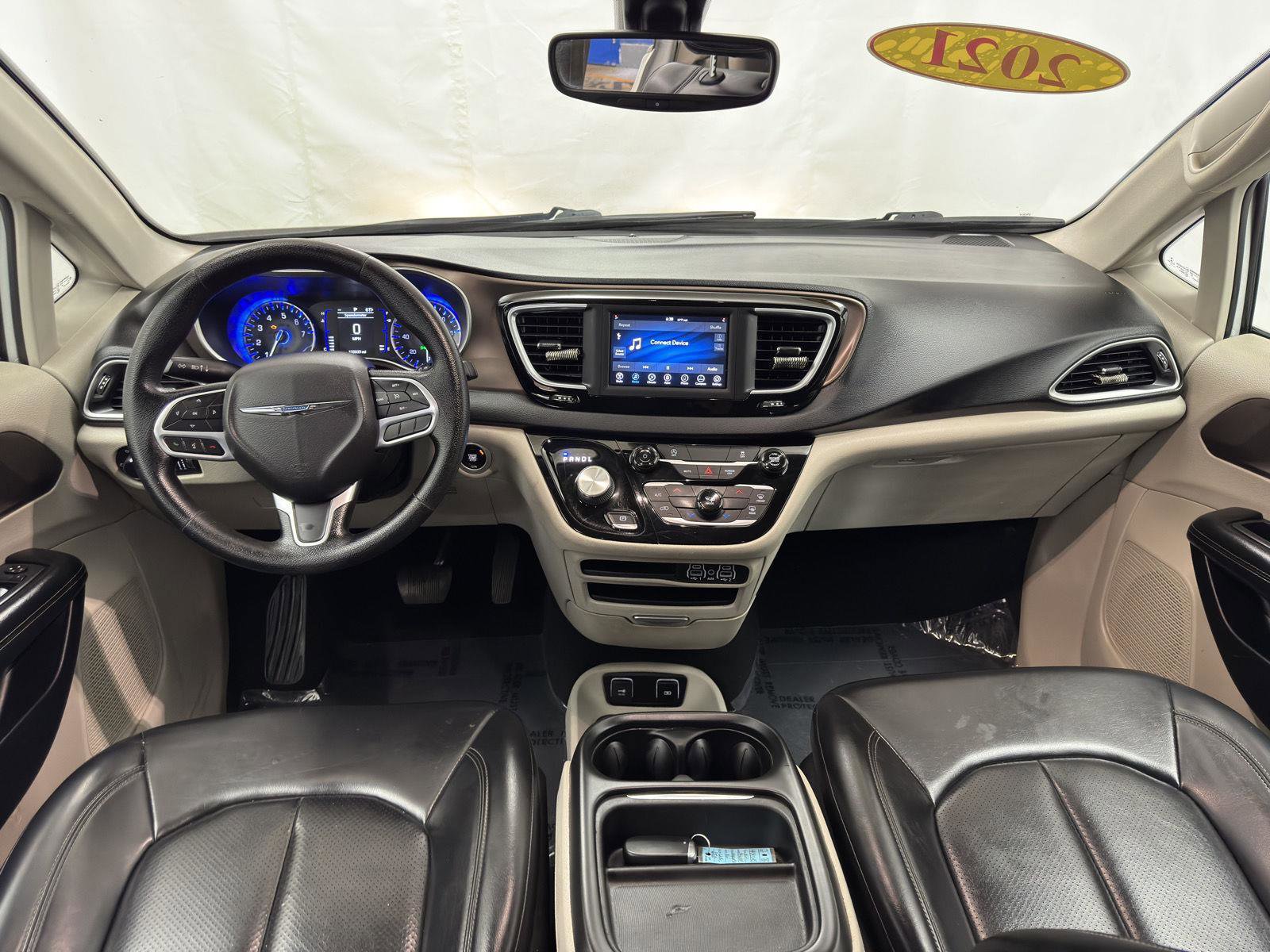 Used 2021 Chrysler Voyager Lxi image 22