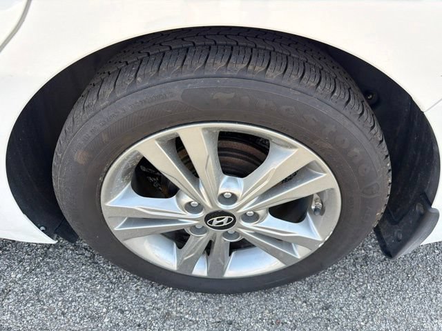 Used 2017 Hyundai Elantra Value Edition FWD image 14